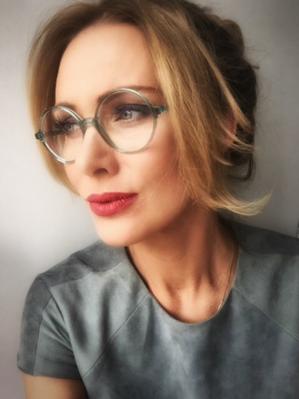 Karolina Maria Siudyła Dyrektorem ds. PR w Black Red White S.A. LIFESTYLE, Kariera - Do Black Red White dołączyła od 1 kwietnia Karolina Maria Siudyła – jedna z najbardziej uznanych specjalistek ds. kreowania wizerunku marek. Na stanowisku Dyrektora ds. Public Relations będzie odpowiadać za PR korporacyjny oraz produktowy marki Black Red White.