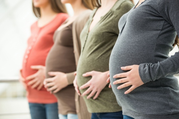 Późne macierzyństwo – efekt zmian społecznych czy zdrowia prokreacyjnego? LIFESTYLE, Kariera - Ginekolożki, ekonomistka, ekspertka rynku pracy mówią jednym głosem – przyczyn późnego macierzyństwa trzeba upatrywać, w pierwszej kolejności, w zmianach ekonomiczno-społecznych.